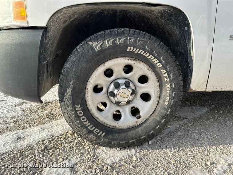 image for item OE9514 2011 Chevrolet Silverado 1500 Ext. Cab pickup truck