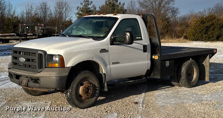 image for item OE9515 2005 Ford F350 Super Duty flatbed pickup truck