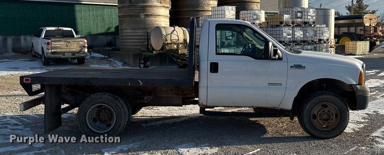 image for item OE9515 2005 Ford F350 Super Duty flatbed pickup truck