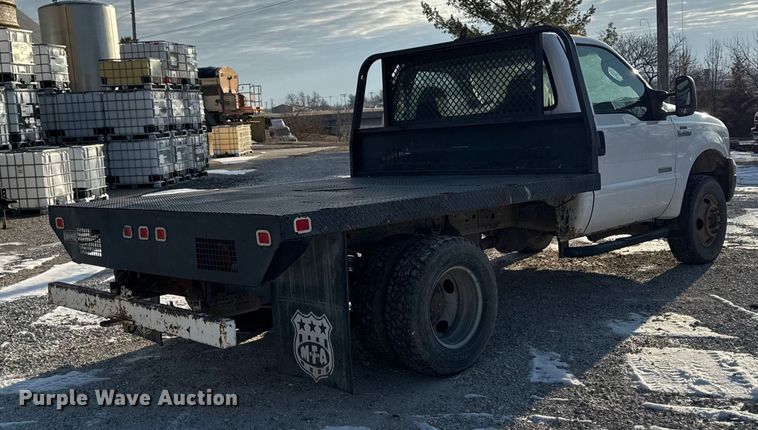image for item OE9515 2005 Ford F350 Super Duty flatbed pickup truck