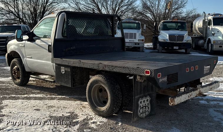 image for item OE9515 2005 Ford F350 Super Duty flatbed pickup truck
