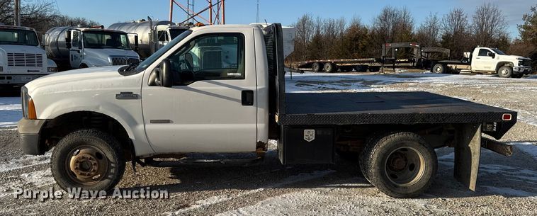 image for item OE9515 2005 Ford F350 Super Duty flatbed pickup truck