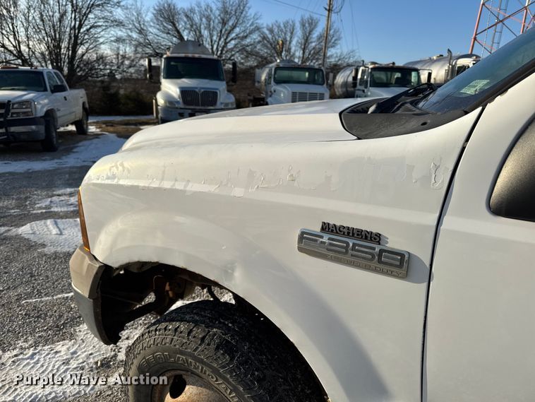 image for item OE9515 2005 Ford F350 Super Duty flatbed pickup truck