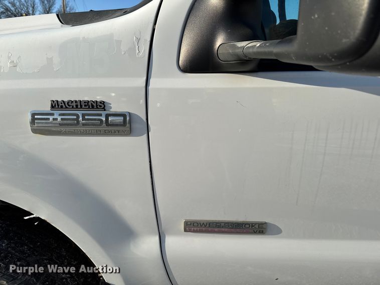 image for item OE9515 2005 Ford F350 Super Duty flatbed pickup truck