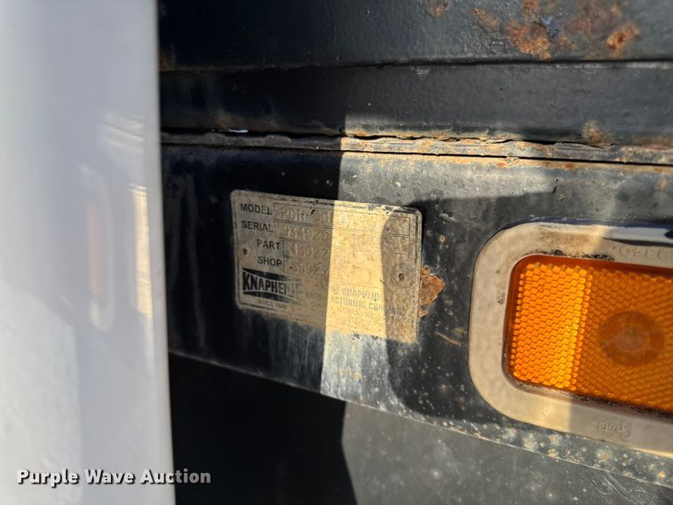 image for item OE9515 2005 Ford F350 Super Duty flatbed pickup truck