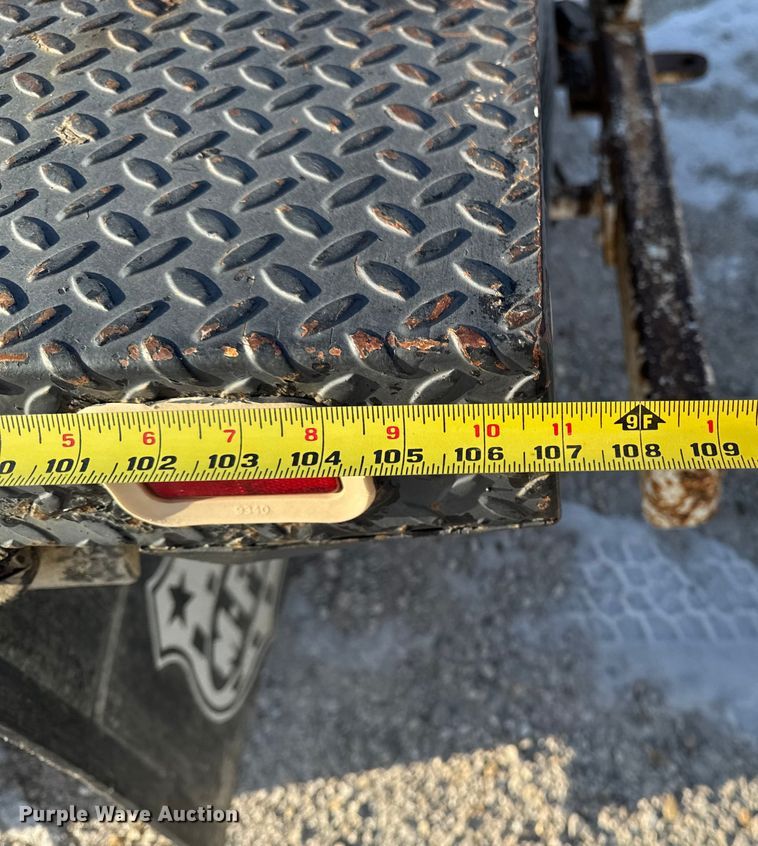 image for item OE9515 2005 Ford F350 Super Duty flatbed pickup truck