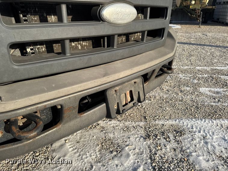 image for item OE9515 2005 Ford F350 Super Duty flatbed pickup truck