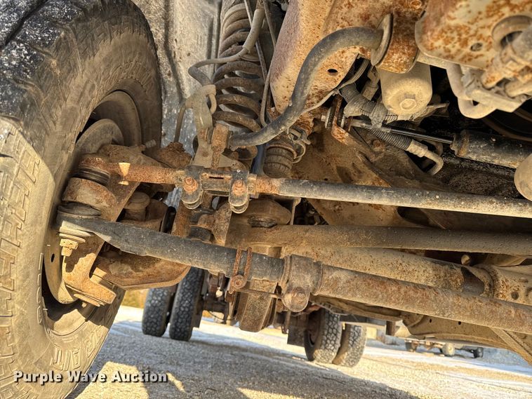 image for item OE9515 2005 Ford F350 Super Duty flatbed pickup truck