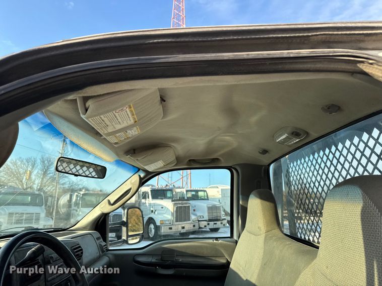 image for item OE9515 2005 Ford F350 Super Duty flatbed pickup truck