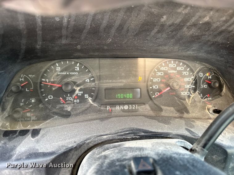 image for item OE9515 2005 Ford F350 Super Duty flatbed pickup truck