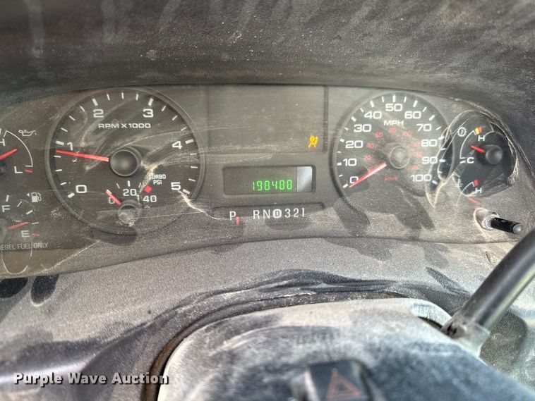 image for item OE9515 2005 Ford F350 Super Duty flatbed pickup truck