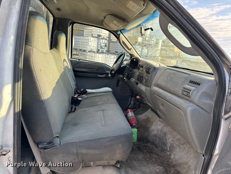 image for item OE9515 2005 Ford F350 Super Duty flatbed pickup truck