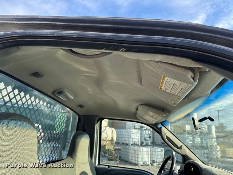 image for item OE9515 2005 Ford F350 Super Duty flatbed pickup truck