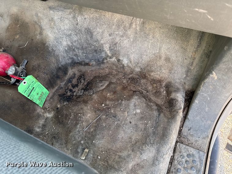 image for item OE9515 2005 Ford F350 Super Duty flatbed pickup truck