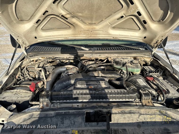 image for item OE9515 2005 Ford F350 Super Duty flatbed pickup truck