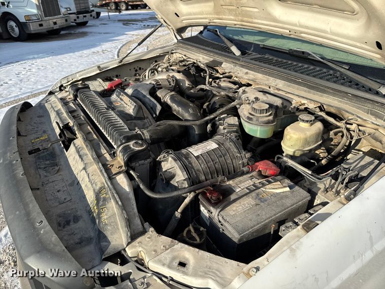 image for item OE9515 2005 Ford F350 Super Duty flatbed pickup truck