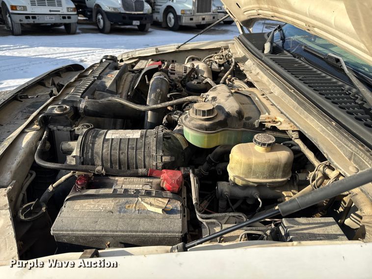 image for item OE9515 2005 Ford F350 Super Duty flatbed pickup truck