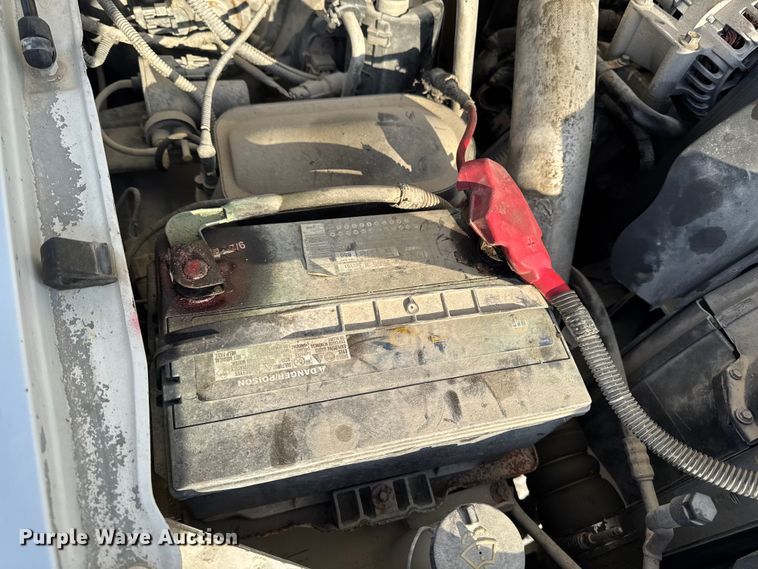 image for item OE9515 2005 Ford F350 Super Duty flatbed pickup truck