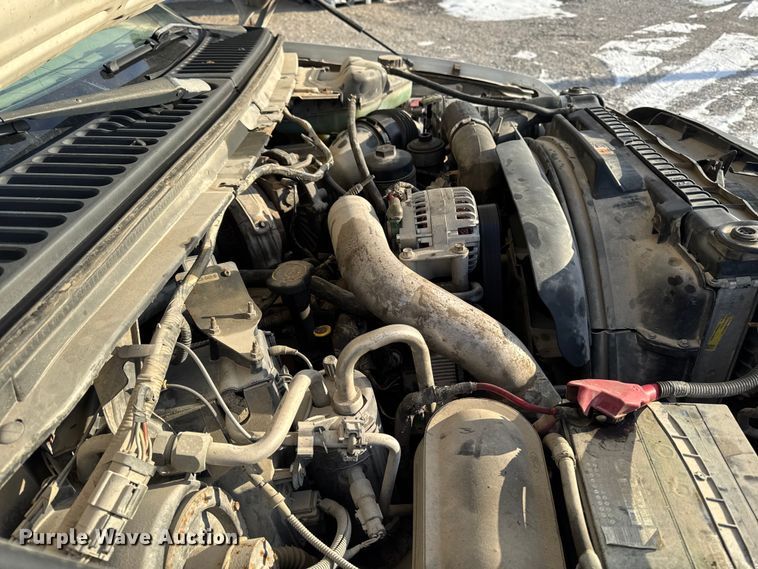 image for item OE9515 2005 Ford F350 Super Duty flatbed pickup truck