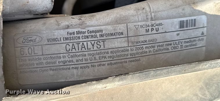 image for item OE9515 2005 Ford F350 Super Duty flatbed pickup truck