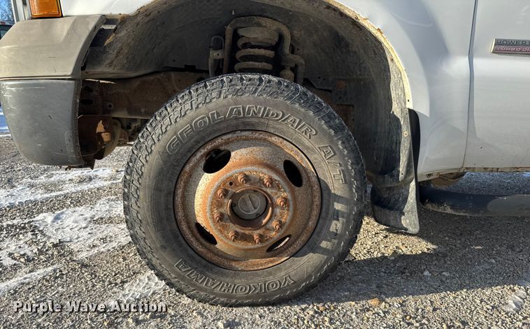 image for item OE9515 2005 Ford F350 Super Duty flatbed pickup truck