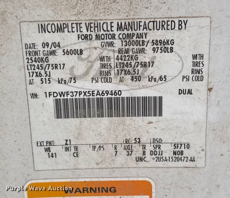 image for item OE9515 2005 Ford F350 Super Duty flatbed pickup truck