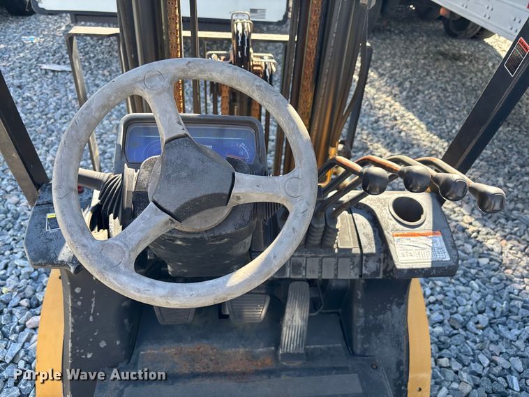 image for item YA1193 Caterpillar FG25N forklift
