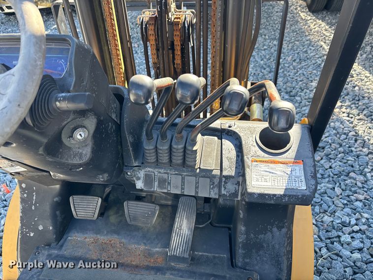 image for item YA1193 Caterpillar FG25N forklift