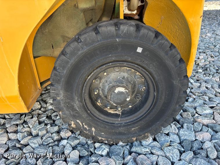 image for item YA1193 Caterpillar FG25N forklift