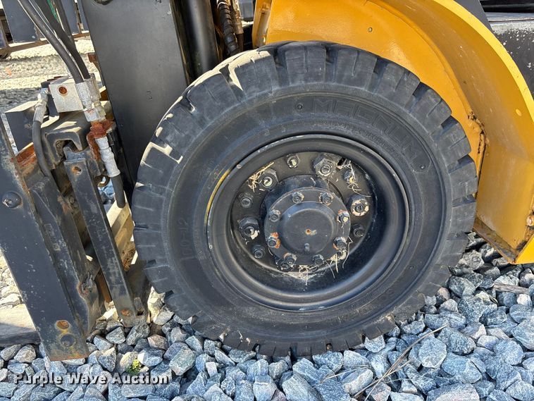 image for item YA1193 Caterpillar FG25N forklift