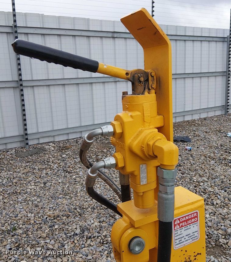 image for item YA1889 2021 Bandit Intimidator 18XP wood chipper