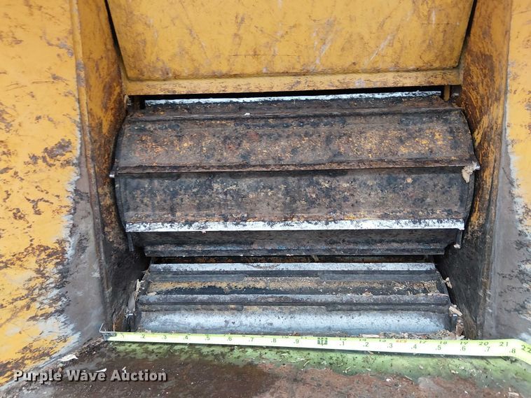 image for item YA1889 2021 Bandit Intimidator 18XP wood chipper