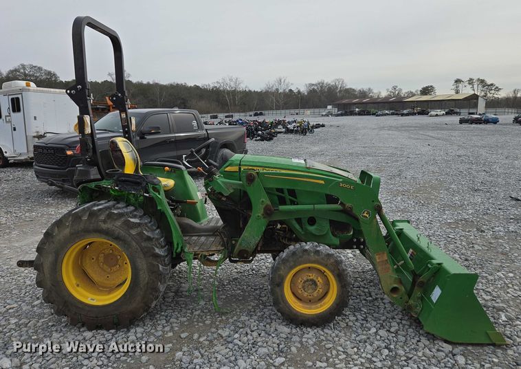 image for item YA2163 2009 John Deere 3032E MFWD tractor