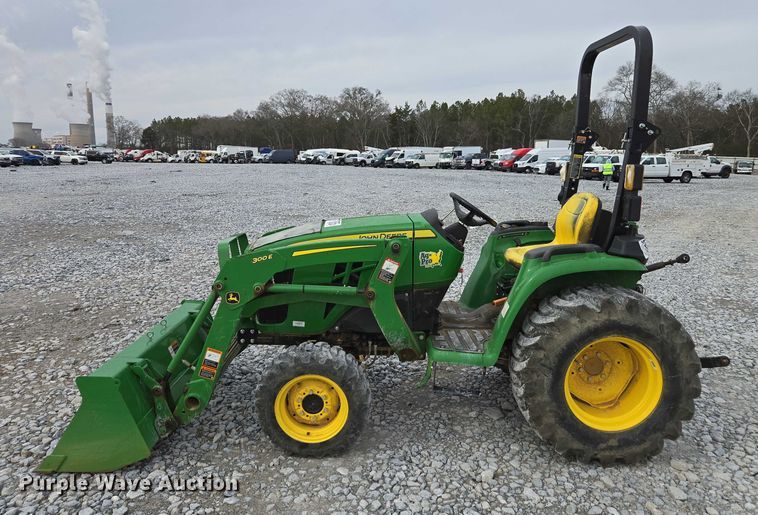 image for item YA2163 2009 John Deere 3032E MFWD tractor