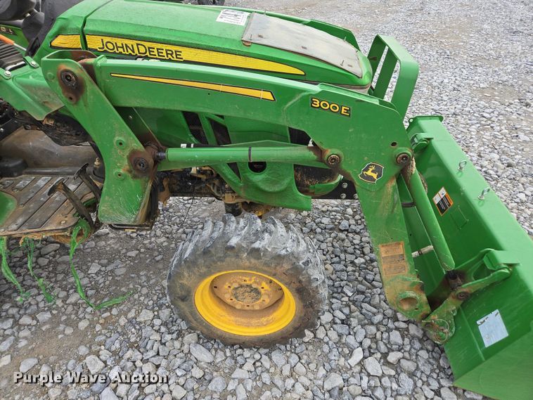 image for item YA2163 2009 John Deere 3032E MFWD tractor
