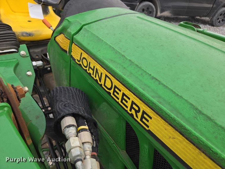 image for item YA2163 2009 John Deere 3032E MFWD tractor