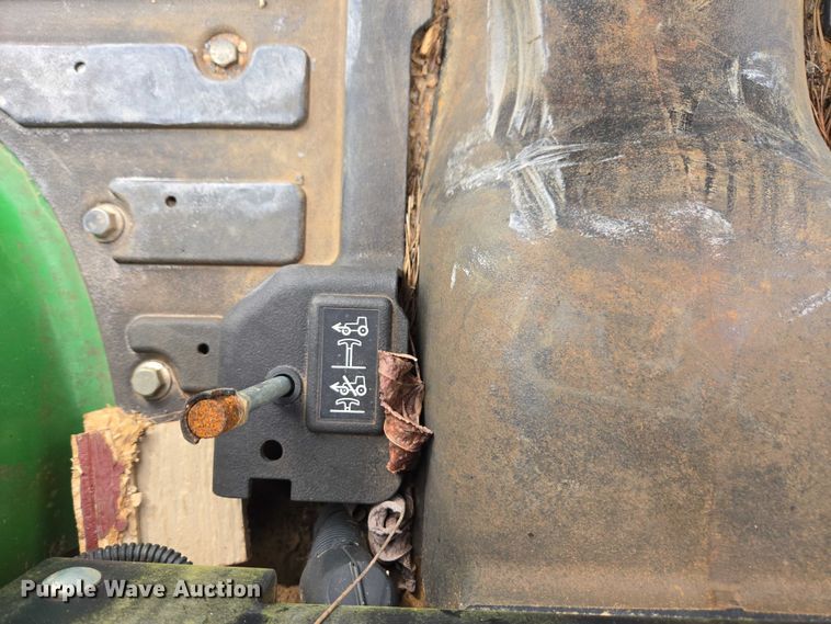 image for item YA2163 2009 John Deere 3032E MFWD tractor