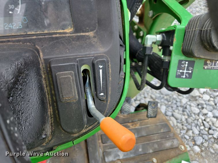image for item YA2163 2009 John Deere 3032E MFWD tractor