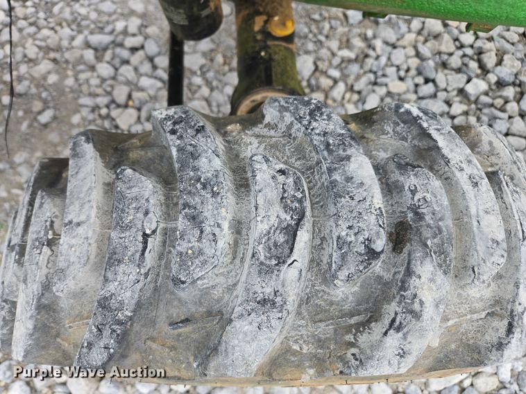 image for item YA2163 2009 John Deere 3032E MFWD tractor