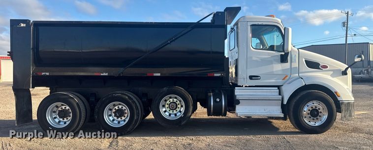 image for item DQ4221 2022 Peterbilt 579 dump truck