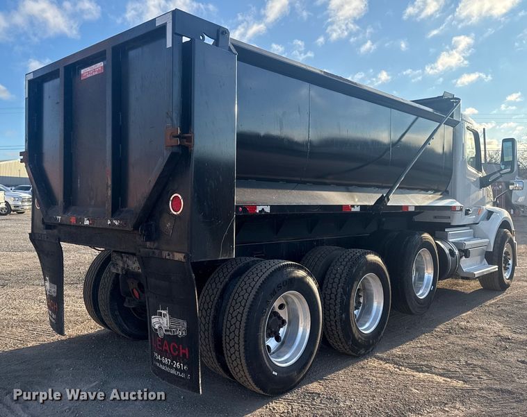 image for item DQ4221 2022 Peterbilt 579 dump truck