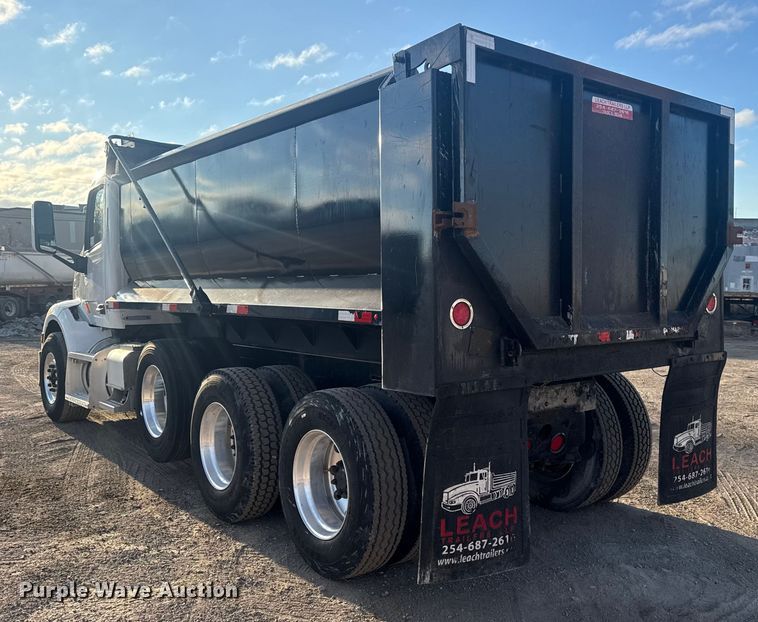 image for item DQ4221 2022 Peterbilt 579 dump truck