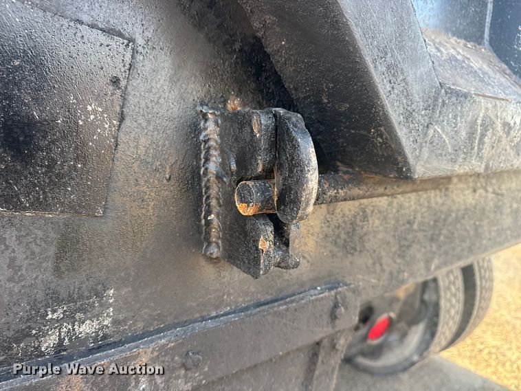 image for item DQ4221 2022 Peterbilt 579 dump truck