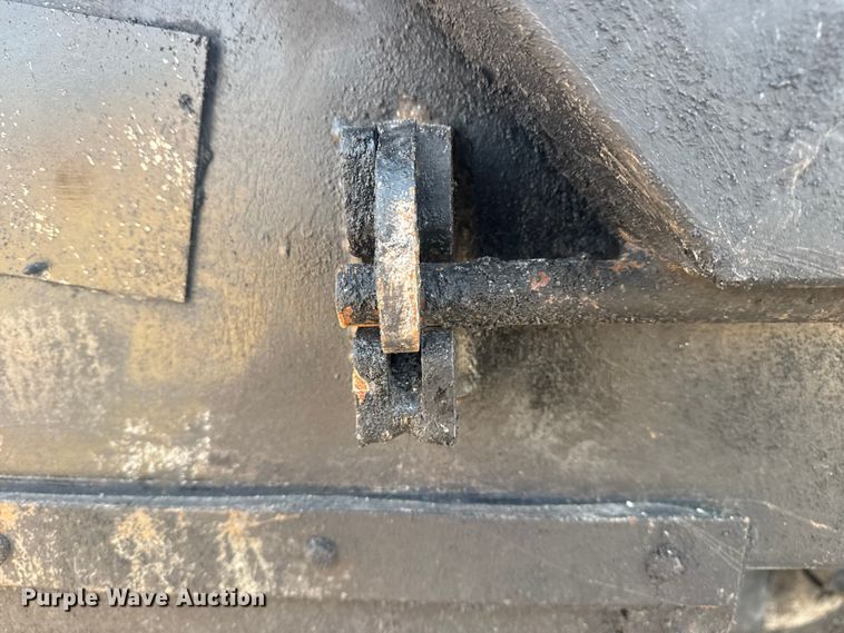 image for item DQ4221 2022 Peterbilt 579 dump truck