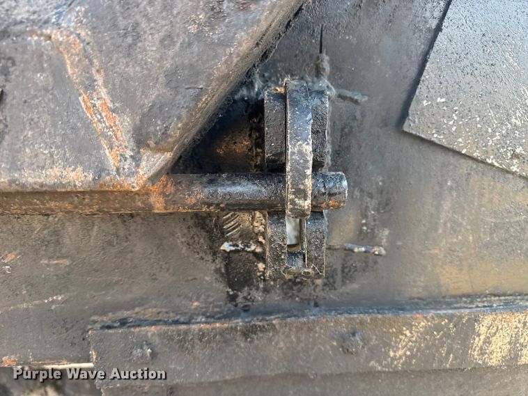 image for item DQ4221 2022 Peterbilt 579 dump truck