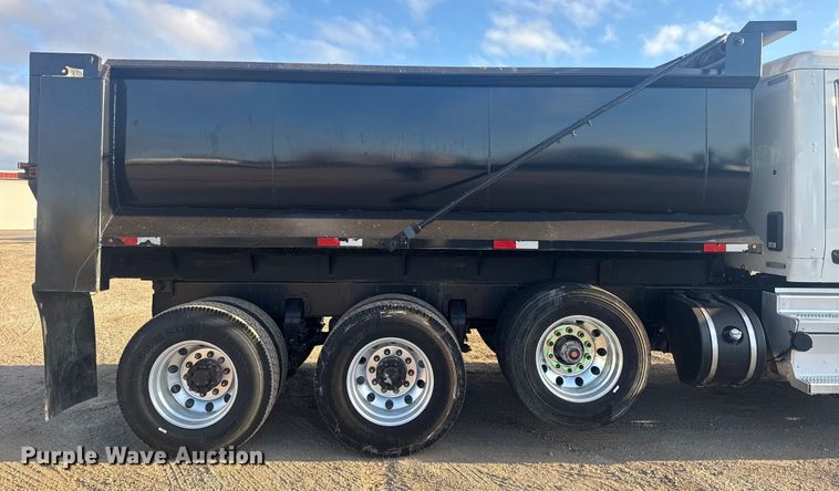 image for item DQ4221 2022 Peterbilt 579 dump truck