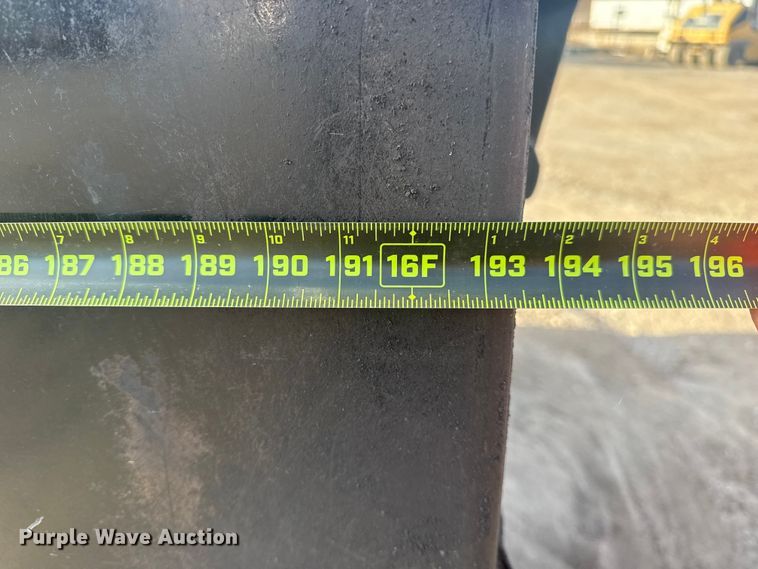 image for item DQ4221 2022 Peterbilt 579 dump truck