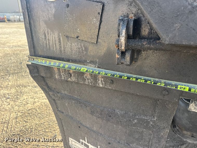 image for item DQ4221 2022 Peterbilt 579 dump truck