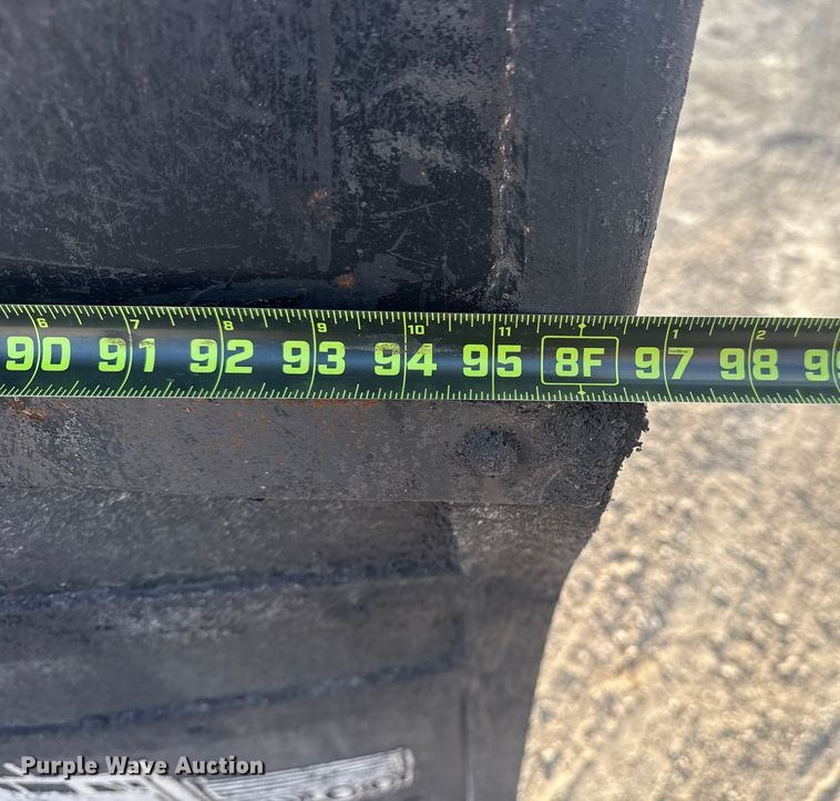 image for item DQ4221 2022 Peterbilt 579 dump truck