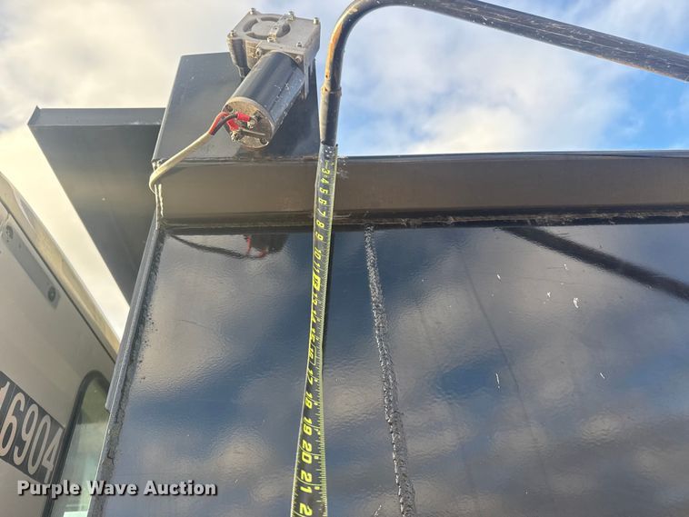 image for item DQ4221 2022 Peterbilt 579 dump truck